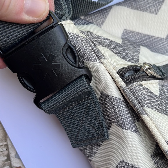 Skip Hop Dash Signature Messenger Diaper Bag Chevron Baby Toddler Kids Travel - Picture 14 of 16